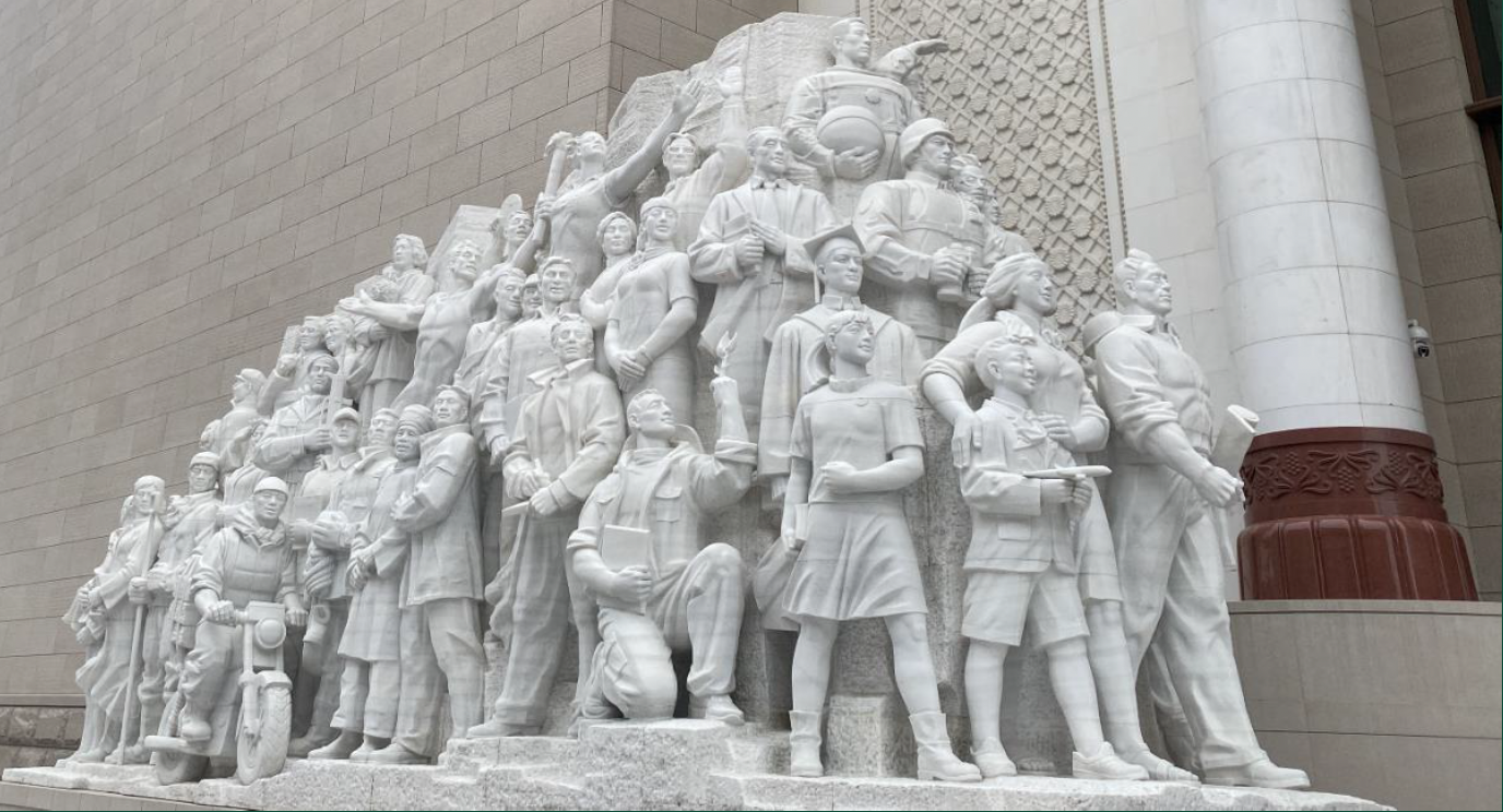 Social Realist sculpture depicting various people marching forth