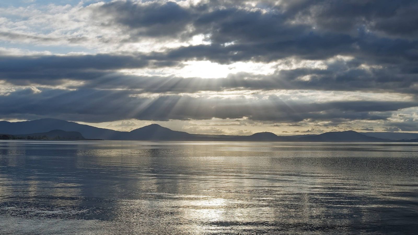 lake-taupo