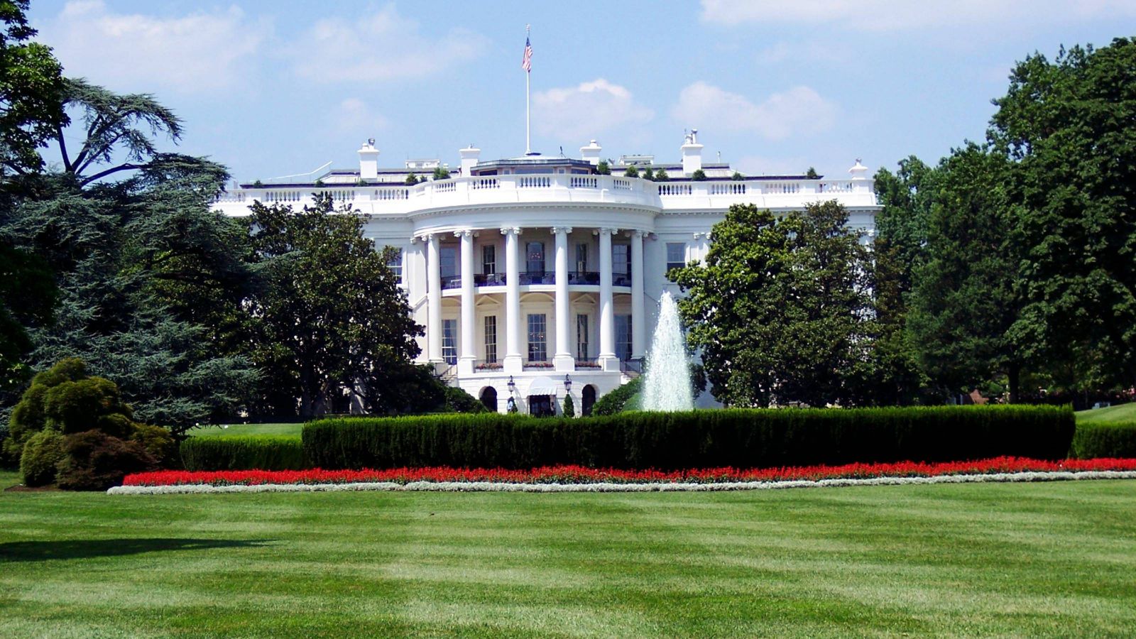 White House building in Washington, US